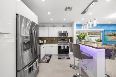 Villa ou maison à vendre à Miami Gardens, Floride: 3 chambres, 94.02 m2 № 2398009 - photo 17
