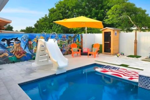 Villa ou maison à vendre à Miami Gardens, Floride: 3 chambres, 94.02 m2 № 2398009 - photo 4