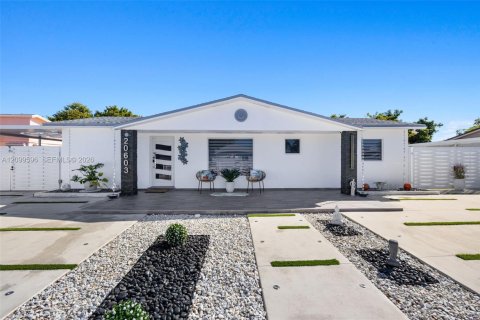Villa ou maison à vendre à Miami Gardens, Floride: 3 chambres, 94.02 m2 № 2398009 - photo 6