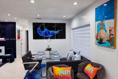 Villa ou maison à vendre à Miami Gardens, Floride: 3 chambres, 94.02 m2 № 2398009 - photo 10