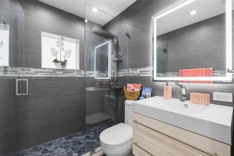 Villa ou maison à vendre à Miami Gardens, Floride: 3 chambres, 94.02 m2 № 2398009 - photo 23