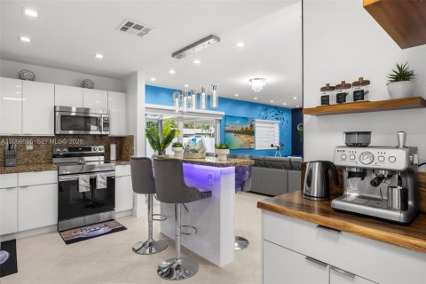 Villa ou maison à vendre à Miami Gardens, Floride: 3 chambres, 94.02 m2 № 2398009 - photo 20
