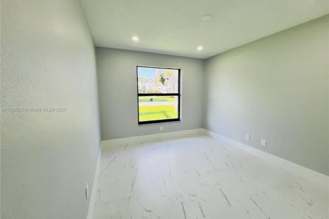 Купить виллу или дом в Кейп-Корал, Флорида 3 спальни, № 1939807 - фото 7