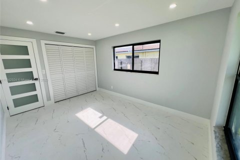 Купить виллу или дом в Кейп-Корал, Флорида 3 спальни, № 1939807 - фото 12