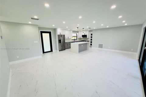 Купить виллу или дом в Кейп-Корал, Флорида 3 спальни, № 1939807 - фото 3