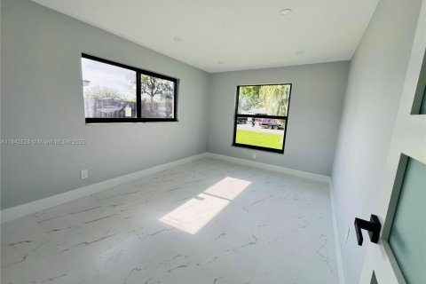 Купить виллу или дом в Кейп-Корал, Флорида 3 спальни, № 1939807 - фото 11