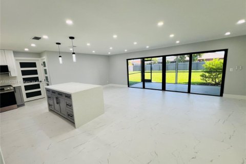 Купить виллу или дом в Кейп-Корал, Флорида 3 спальни, № 1939807 - фото 5