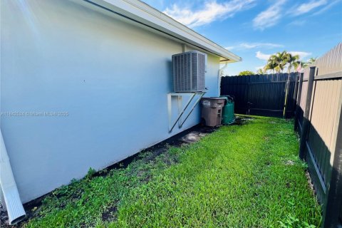 Купить виллу или дом в Кейп-Корал, Флорида 3 спальни, № 1939807 - фото 24