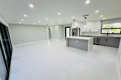 Купить виллу или дом в Кейп-Корал, Флорида 3 спальни, № 1939807 - фото 4