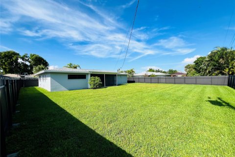 Купить виллу или дом в Кейп-Корал, Флорида 3 спальни, № 1939807 - фото 22