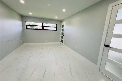 Купить виллу или дом в Кейп-Корал, Флорида 3 спальни, № 1939807 - фото 13