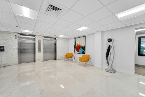 Condominio en alquiler en Hollywood, Florida, 2 dormitorios, 102.19 m2 № 2046793 - foto 3
