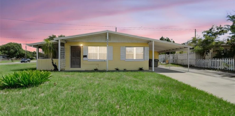 House in Orlando, Florida 3 bedrooms, 134.71 sq.m. № 1881028