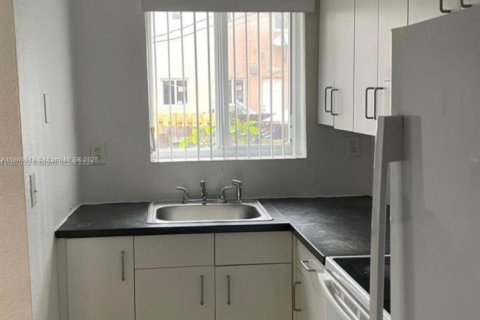 Touwnhouse à louer à Miami, Floride: 2 chambres, 86.4 m2 № 1977241 - photo 1