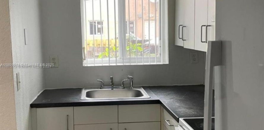 Touwnhouse à Miami, Floride 2 chambres, 86.4 m2 № 1977241