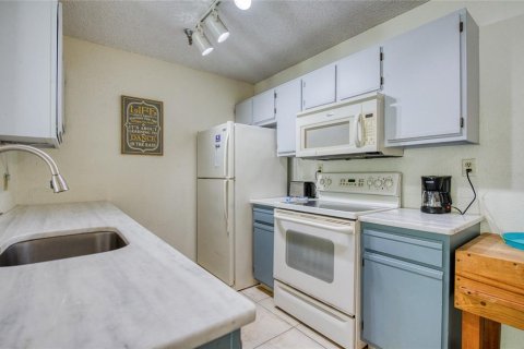 Condo in Saint Petersburg, Florida, 1 bedroom  № 1876241 - photo 10