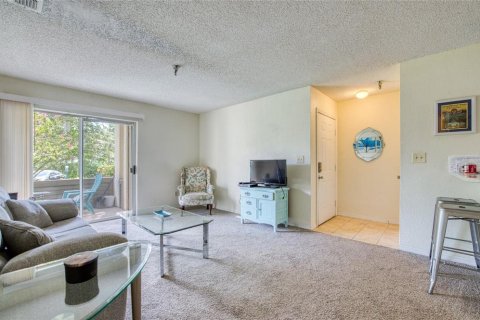 Condo in Saint Petersburg, Florida, 1 bedroom  № 1876241 - photo 5