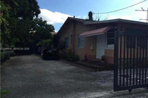 Купить коммерческую недвижимость в Майами, Флорида 159.61м2, № 2058540 - фото 2