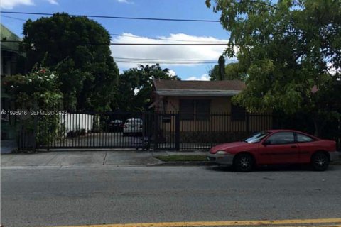 Коммерческая недвижимость в Майами, Флорида 159.61м2 № 2058540