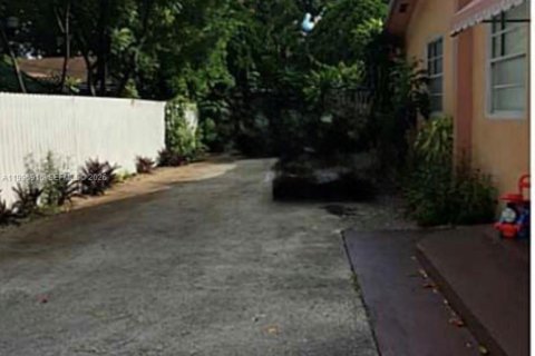 Купить коммерческую недвижимость в Майами, Флорида 159.61м2, № 2058540 - фото 3