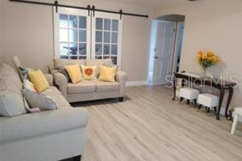 Villa ou maison à louer à Orlando, Floride: 3 chambres, 124.95 m2 № 2399528 - photo 4