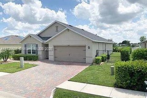 House in Lehigh Acres, Florida 4 bedrooms, 169.83 sq.m. № 1476782 - photo 2