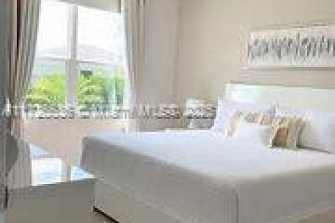 House in Lehigh Acres, Florida 4 bedrooms, 169.83 sq.m. № 1476782 - photo 5