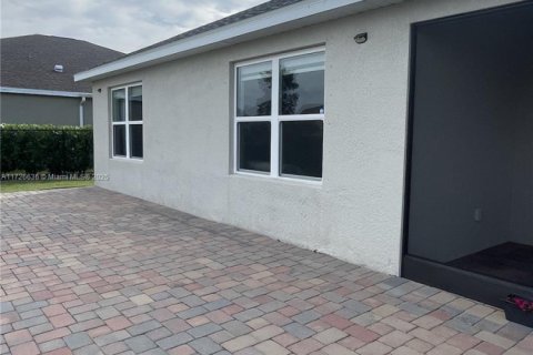 House in Lehigh Acres, Florida 4 bedrooms, 169.83 sq.m. № 1476782 - photo 6