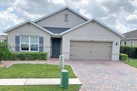 House in Lehigh Acres, Florida 4 bedrooms, 169.83 sq.m. № 1476782 - photo 3