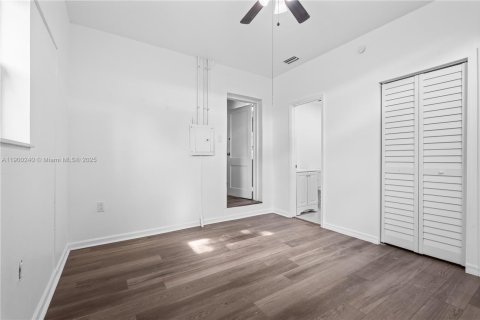 Снять в аренду виллу или дом в Майами, Флорида 2 спальни, 123.1м2, № 1954686 - фото 19