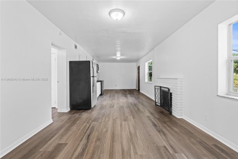 Снять в аренду виллу или дом в Майами, Флорида 2 спальни, 123.1м2, № 1954686 - фото 4