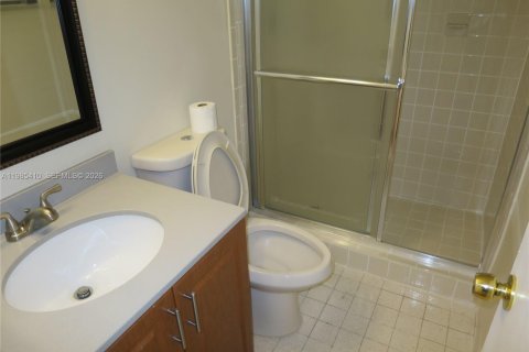 Condo in Miami, Florida, 2 bedrooms  № 2046994 - photo 8