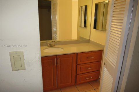 Condo in Miami, Florida, 2 bedrooms  № 2046994 - photo 15