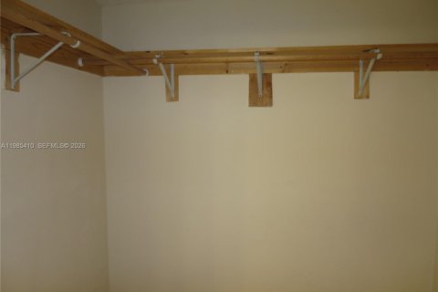 Condo in Miami, Florida, 2 bedrooms  № 2046994 - photo 13