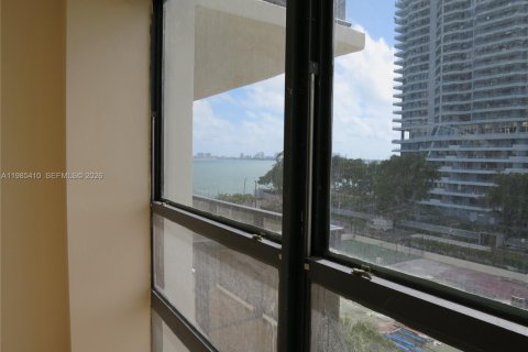 Condo in Miami, Florida, 2 bedrooms  № 2046994 - photo 7