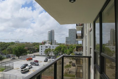 Condo in Miami, Florida, 2 bedrooms  № 2046994 - photo 18