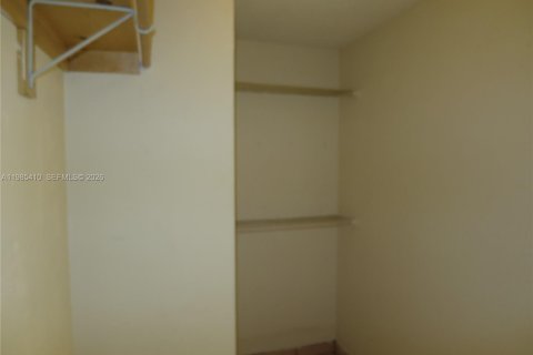 Condo in Miami, Florida, 2 bedrooms  № 2046994 - photo 14