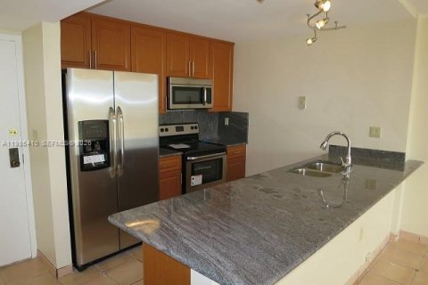 Condo in Miami, Florida, 2 bedrooms  № 2046994 - photo 3