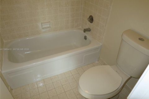 Condo in Miami, Florida, 2 bedrooms  № 2046994 - photo 12