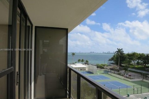 Кондоминиум с 2 спальнями в Майами, Флорида № 2046994