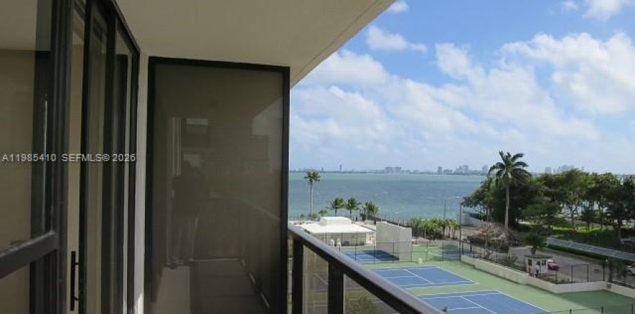 Condo in Miami, Florida, 2 bedrooms  № 2046994