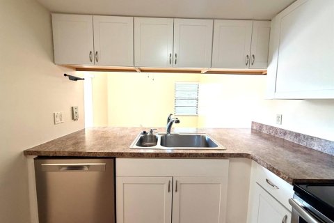 Townhouse in Stuart, Florida 2 bedrooms, 137.12 sq.m. № 2254501 - photo 11