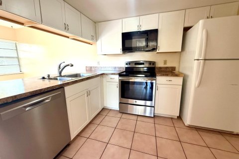Townhouse in Stuart, Florida 2 bedrooms, 137.12 sq.m. № 2254501 - photo 8