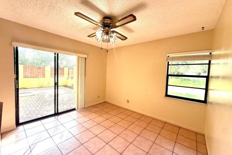 Townhouse in Stuart, Florida 2 bedrooms, 137.12 sq.m. № 2254501 - photo 18
