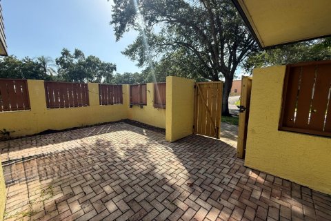 Townhouse in Stuart, Florida 2 bedrooms, 137.12 sq.m. № 2254501 - photo 4