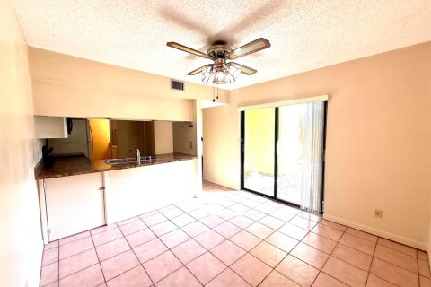 Townhouse in Stuart, Florida 2 bedrooms, 137.12 sq.m. № 2254501 - photo 14