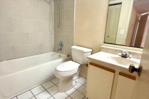 Townhouse in Stuart, Florida 2 bedrooms, 137.12 sq.m. № 2254501 - photo 27