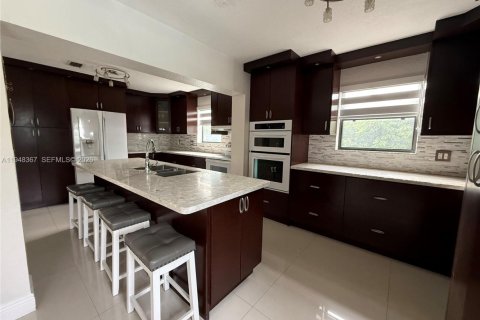 Villa ou maison à vendre à Hollywood, Floride: 3 chambres, 143.63 m2 № 2004801 - photo 3