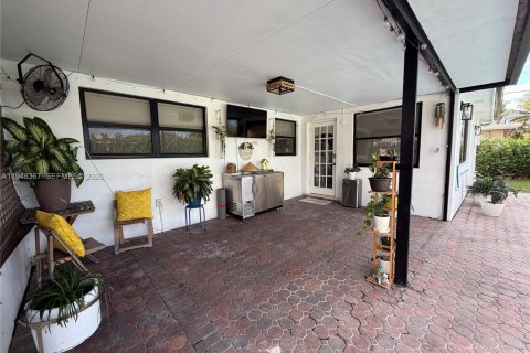 Villa ou maison à vendre à Hollywood, Floride: 3 chambres, 143.63 m2 № 2004801 - photo 23