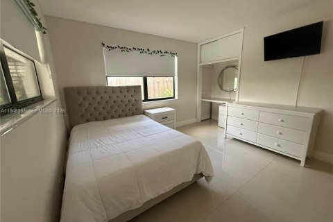 Villa ou maison à vendre à Hollywood, Floride: 3 chambres, 143.63 m2 № 2004801 - photo 14